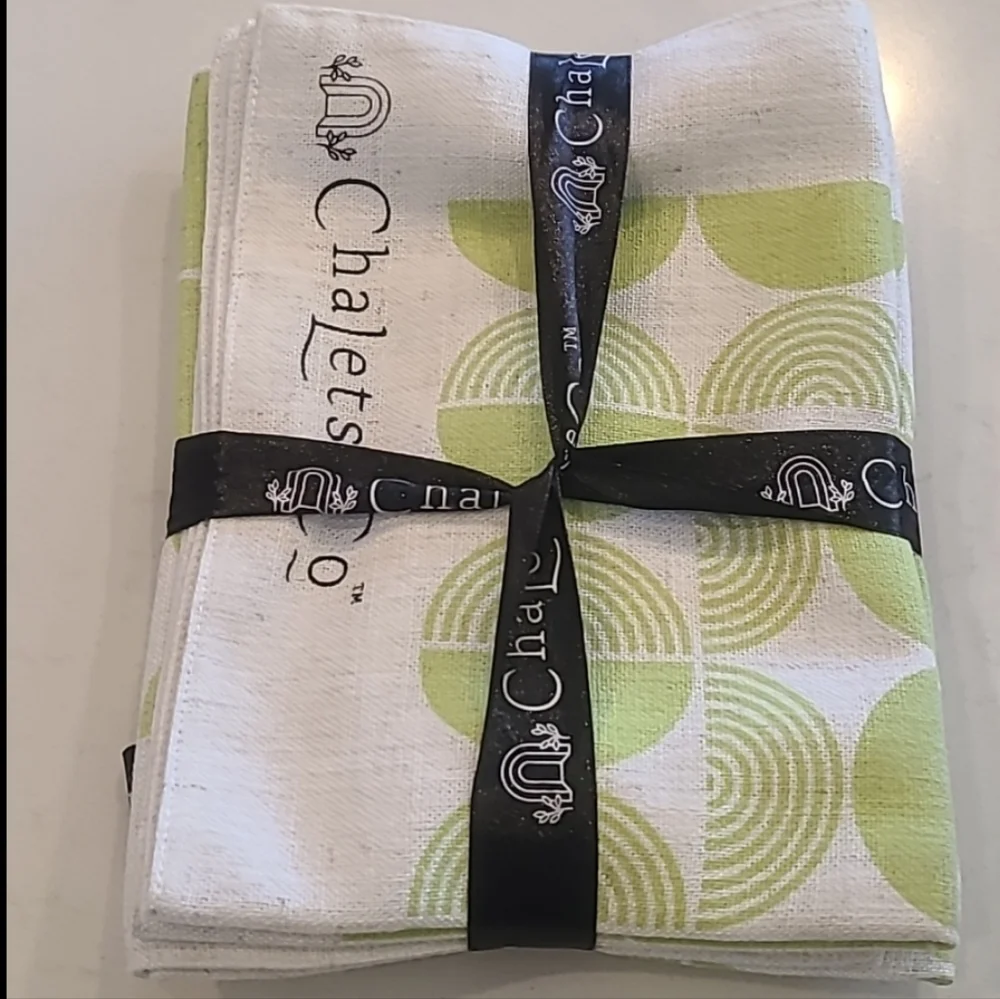 New! Chalets and Co Set Placemats